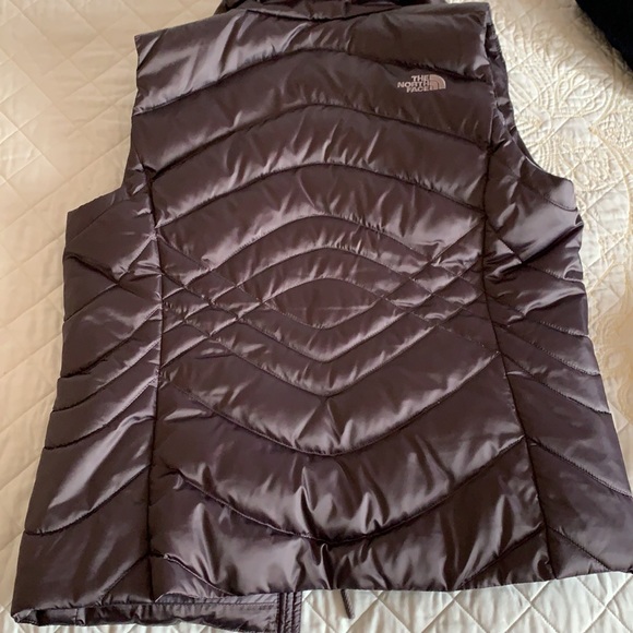 North face puffer vest - Picture 3 of 4